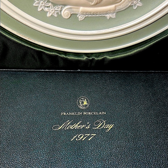 Large 1977 Franklin Porcelain Mother’s Day Plate Mint Condition Original Box - Picture 4 of 10
